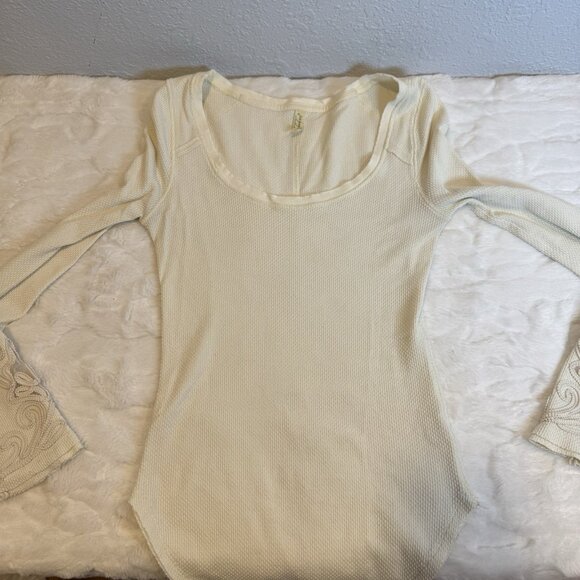 FREE PEOPLE Long Embroidered Sleeve Thermal Top Shirt Knit Cream Ivory XS - Picture 9 of 10
